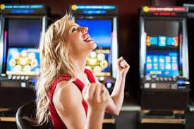 Antarmuka slot games prabujitu menampilkan berbagai tema permainan termasuk Aviator, Sweet Bonanza, dan Fortune Tiger
